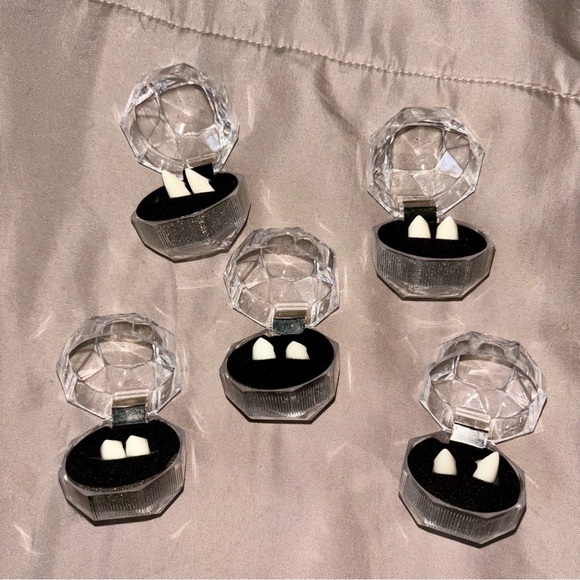 Costume Fangs 5 Sets - Picture 4 of 8